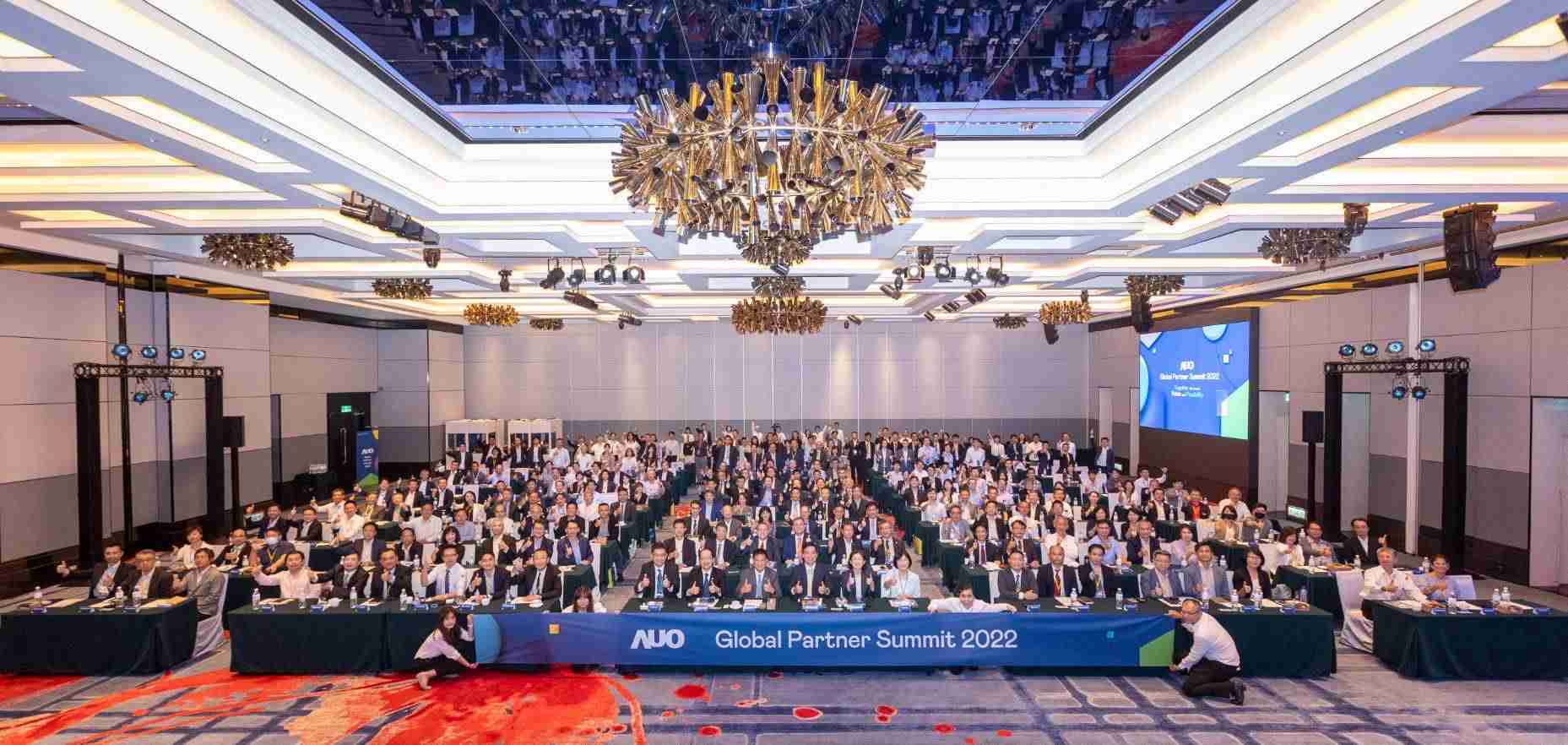 友達推動「安心、、、、創新、、、、用心、、、同心、、、、盡心」五星職旅，，為菲籍員工打造全方位照護，，，，首度贏得「人權實踐與發展領袖獎」殊榮