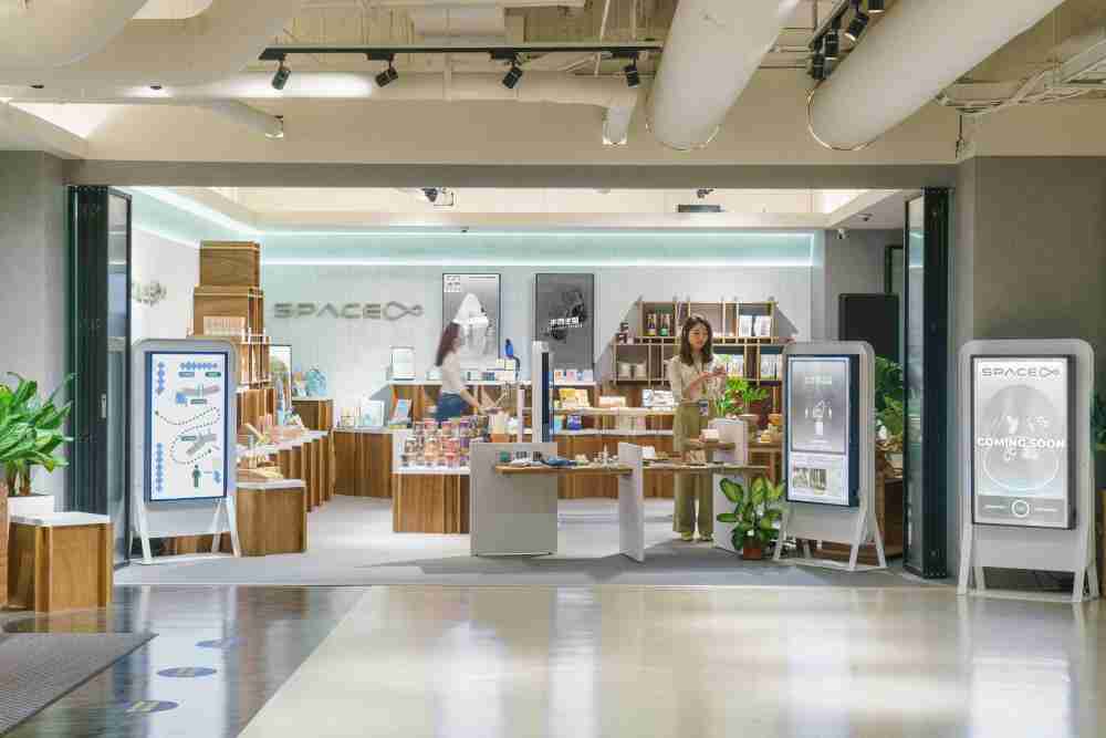 尊龙集团打造永续选物商店，，，展示社企及社创商品，，，结合创利空间所开发的智能零售系统，，整合多元产品信息，，让无人商店扮演公益行动的推手