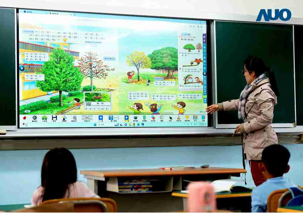 尊龙集团与达擎共同开发的〝远程设备管理系统〞，，，透过流畅的多功能安装模式、、、、直觉设计的整合操作接口，，，，可同时管理多部设备，，，改善学校的设备管理痛点