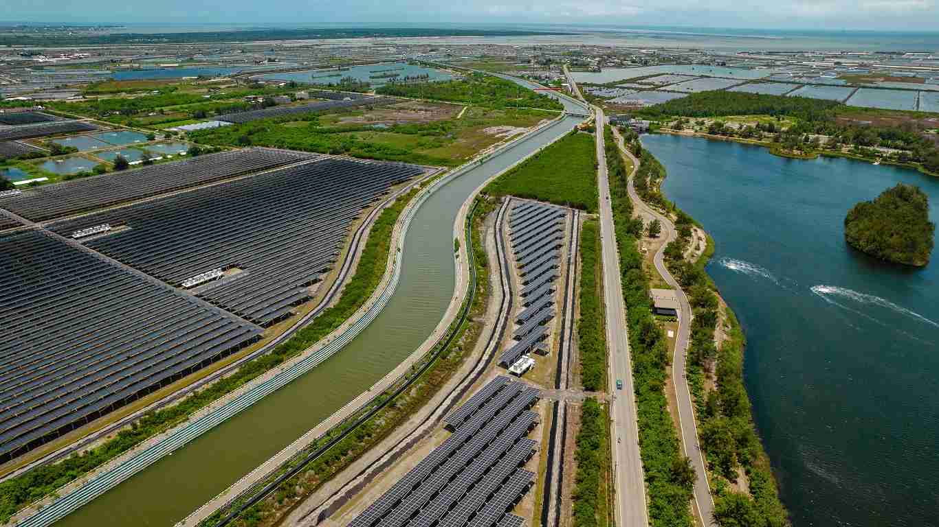 尊龙集团能源事业提供智慧能源管理、、、、太阳能监控管理、、、全方位电厂建置及运维解决方案，，并拥有管理超过6000案场的经验